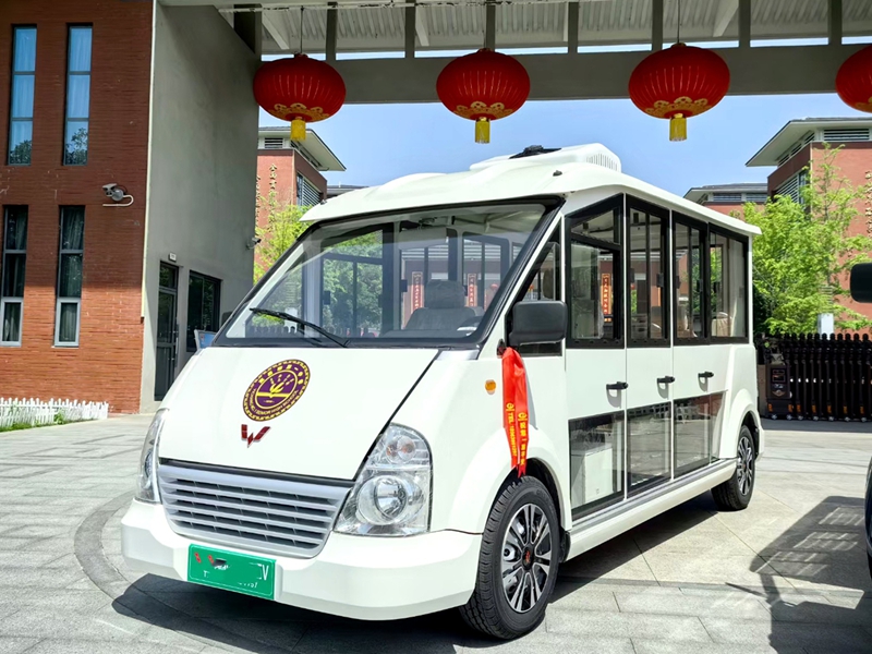 五菱威威款7座电动观光车--封闭